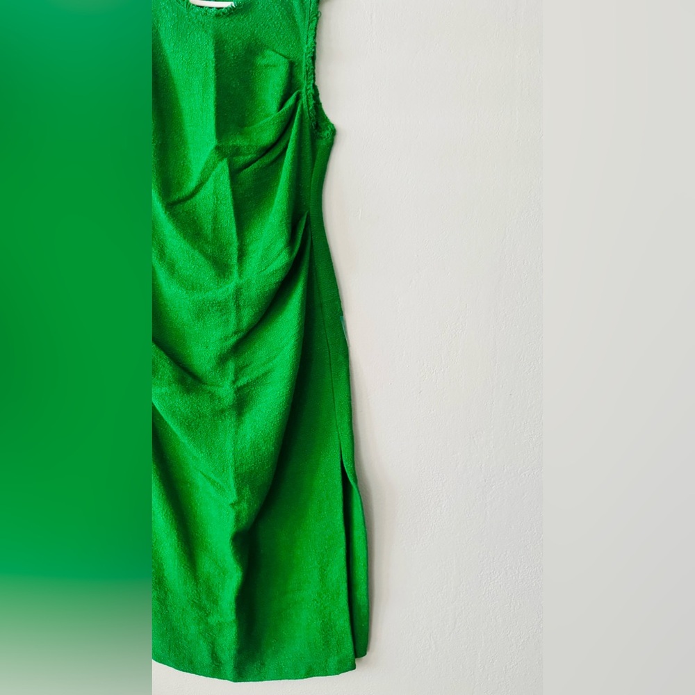 Elegant Green Sleeveless Dress - Picture 4 of 12